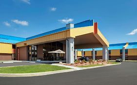 Hotel Baymont By Wyndham Muncie Near Ball State University Exterior photo