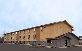 Super 8 By Wyndham Dubuque Motel Exterior photo