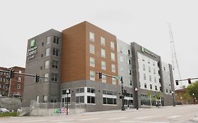 Holiday Inn Express & Suites - Omaha Downtown - Airport, An Ihg Hotel Exterior photo