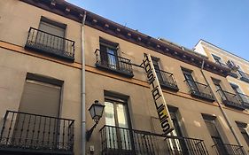 Hotel Hostal Los Perales Madrid Exterior photo