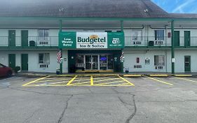 Budgetel Inn & Suites Louisville Exterior photo