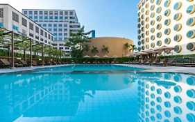 Holiday Inn Bangkok Silom Exterior photo