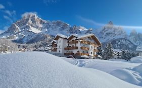 Hotel Vienna San Martino Di Castrozza Exterior photo