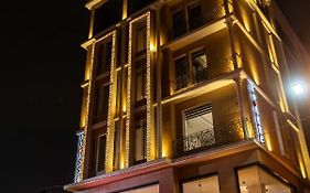 Hotel Poiisse Calcutta  Exterior photo