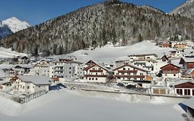 Alpen Gasthof Apartments Hohe Burg Trins Exterior photo