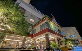 Grand Zuri Pekanbaru Hotel Exterior photo