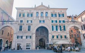 Hotel Domus Nova Verona - Italian Homing Exterior photo