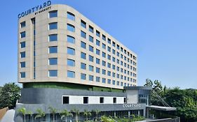 Hotel Courtyard By Marriott Nashik Exterior photo