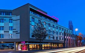 Hotel Moxy Duesseldorf South Exterior photo