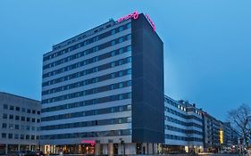 Hotel Moxy Duesseldorf City Exterior photo