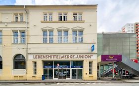 A&O Salzburg Hauptbahnhof Ostello Exterior photo