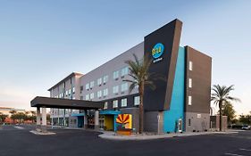 Hotel Tru By Hilton Phoenix Glendale Westgate Exterior photo