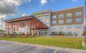 Holiday Inn Express & Suites Tulsa Midtown, An Ihg Hotel Exterior photo