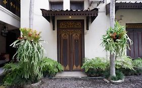 Cakra Homestay Solo Mitra Reddoorz Exterior photo