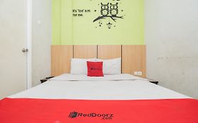 Hotel Reddoorz @ Darmo Surabaya Exterior photo