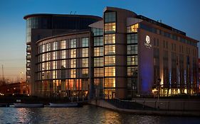 Doubletree By Hilton London Excel Hotel Exterior photo