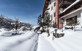 Hotel Strasserwirt - Ansitz Zu Tirol Strassen Exterior photo