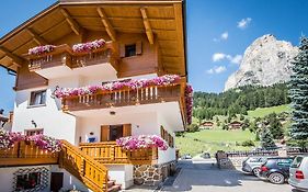 Hotel Garni Edera Corvara In Badia Exterior photo