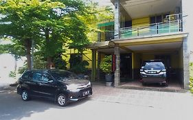 Hotel Reddoorz Syariah Near Bypass Krian Sidoarjo Exterior photo