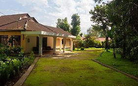 The House Of Black And White Ostello Arusha Exterior photo