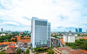 Grand Swiss-Belhotel Darmo Surabaya Exterior photo