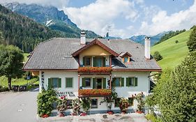 Gasthof Albergo Dolomiten Braies  Exterior photo