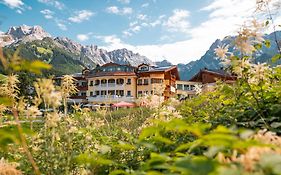 Berg & Spa Hotel Urslauerhof Maria Alm am Steinernen Meer Exterior photo