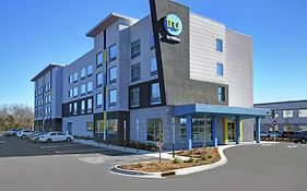 Hotel Tru By Hilton Burlington Exterior photo