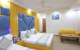 Hotel Preet Palace -5 Mints Walk From Nizamuddin Railway Station Nuova Delhi Exterior photo