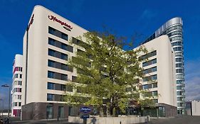 Hampton By Hilton Frankfurt Airport Hotel Francoforte sul Meno Exterior photo