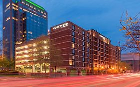 Courtyard Louisville Downtown Exterior photo