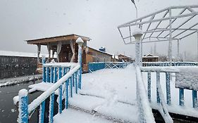 Hotel Houseboat Wild Rose Srīnagar Exterior photo