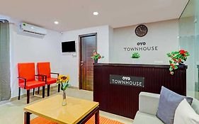 Hotel Townhouse Rohini Near Rithala Metro Station Nuova Delhi Exterior photo