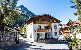 Hotel Fruehstueckspension & Ferienhaus Faednerspitze Galtür Exterior photo