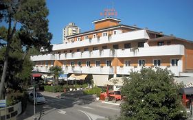 Hotel Santa Cruz Lignano Sabbiadoro Exterior photo