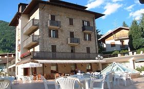 Hotel Carrara Serina  Exterior photo