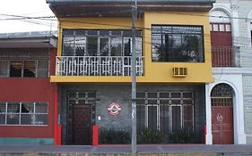 Flying Dog Hostel Iquitos Exterior photo