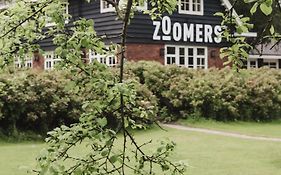 Hotel Zoomers Aan Het Bos Castricum Exterior photo