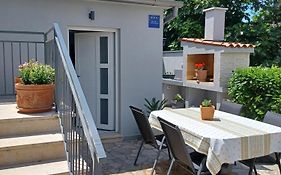 Holiday Home Dorina Pola Exterior photo