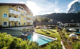 Alpenhotel Plaza Santa Cristina Val Gardena Exterior photo