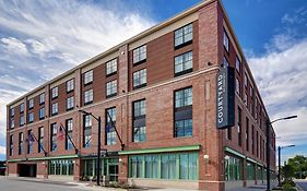 Courtyard By Marriott Manhattan Aggieville Exterior photo