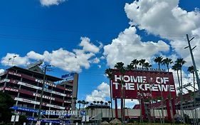 Holiday Inn Express & Suites Tampa Stadium - Airport Area, An Ihg Hotel Exterior photo