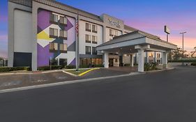 Hotel Spark By Hilton Bakersfield Central Exterior photo