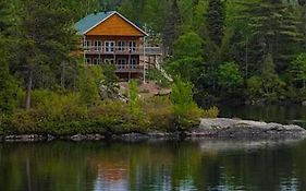 Hotel Auberge La Tanière Tadoussac Exterior photo