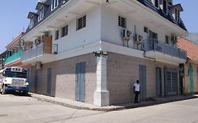 Tarahlih Apts & Hotel Cap-Haïtien Exterior photo