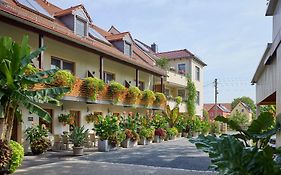 Hotel Garni Sonnenhof Reichenberg  Exterior photo