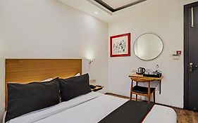 Hotel Collection O White Saffron Near Rohini Sector 18 Metro Station Nuova Delhi Exterior photo