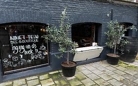 Nine-T-Teen Bed And Boutique Bed and Breakfast Amsterdam Exterior photo