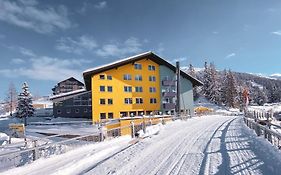 Basekamp Mountain Budget Hotel Katschberg Exterior photo