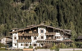 Apparthotel "Landhaus Veronika" Mayrhofen Exterior photo